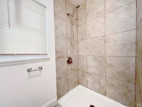 Bath - 201 El Sendero St, Vallejo, CA 94589 photo 4 of 5