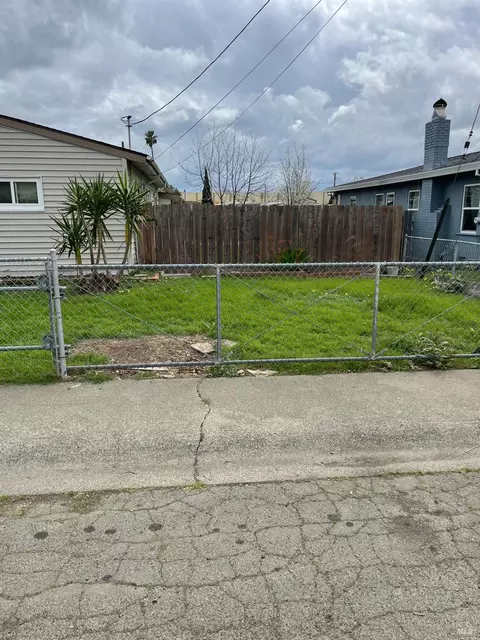 Exterior - 201 El Sendero St, Vallejo, CA 94589 photo 7 of 7