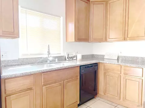 Kitchen - 201 El Sendero St, Vallejo, CA 94589 photo 5 of 5