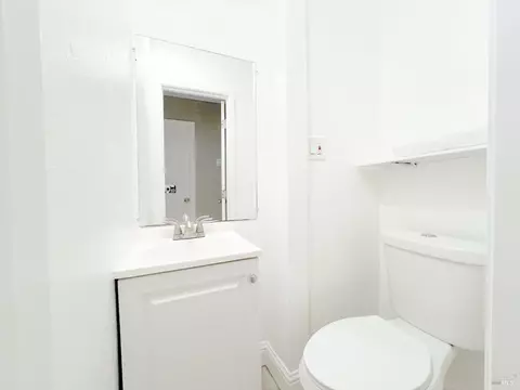 Bath - 201 El Sendero St, Vallejo, CA 94589 photo 5 of 5