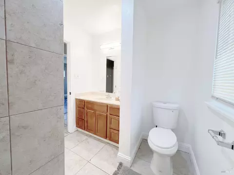 Bath - 201 El Sendero St, Vallejo, CA 94589 photo 3 of 5