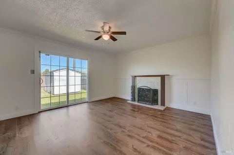 Living - 1818 Alice Dr, Vallejo, CA 94589 photo 2 of 3