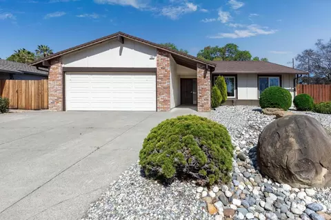 701 Arbor Oaks Dr, Vacaville, CA 95687
