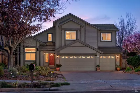 220 Black Oak Dr, Petaluma, CA 94952