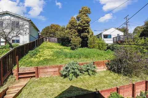 Exterior - 214 B St, Vallejo, CA 94590 photo 5 of 7