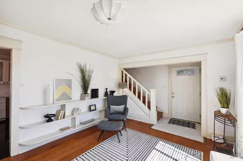 Living - 214 B St, Vallejo, CA 94590 photo 3 of 3