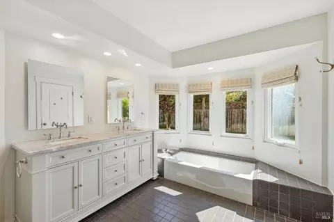 Bath - 440 E Macarthur St, Sonoma, CA 95476 photo 3 of 5