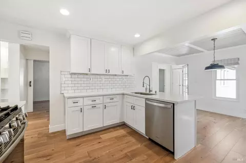 Kitchen - 440 E Macarthur St, Sonoma, CA 95476 photo 3 of 5