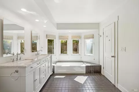 Bath - 440 E Macarthur St, Sonoma, CA 95476 photo 2 of 5