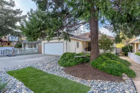 830 Cypress Ave, Ukiah, CA 95482