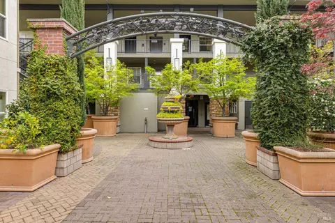 649 1st St W #17, Sonoma, CA 95476