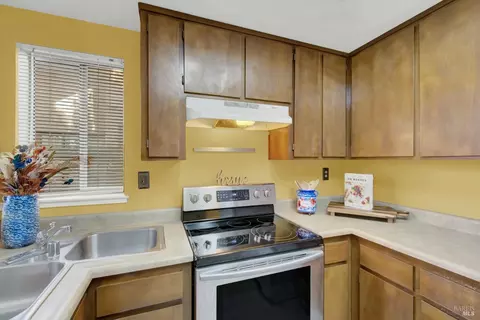 Kitchen - 59 Del Prado Cir, Fairfield, CA 94533 photo 5 of 8
