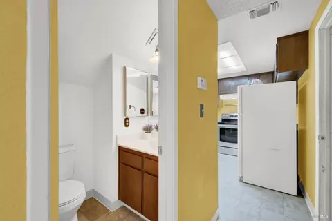Bath - 59 Del Prado Cir, Fairfield, CA 94533 photo 1 of 11