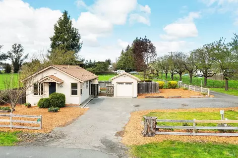 5215 Hessel Rd, Sebastopol, CA 95472