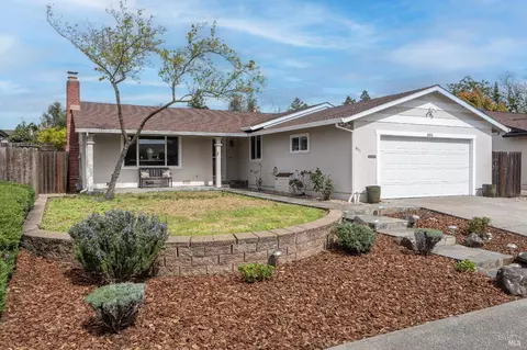 855 Grouse Ln, Petaluma, CA 94954