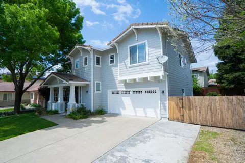 494 Briarwood Dr, Ukiah, CA 95482