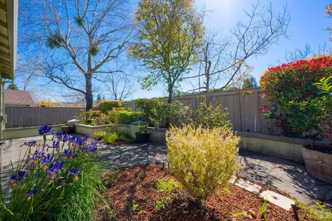 Exterior - 215 Red Mountain Dr, Cloverdale, CA 95425 photo 5 of 13
