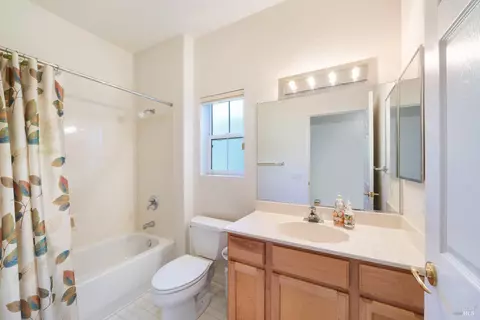Bath - 215 Red Mountain Dr, Cloverdale, CA 95425 photo 2 of 2