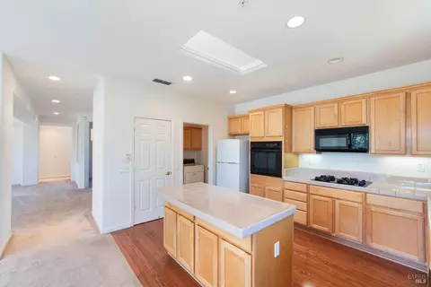Kitchen - 215 Red Mountain Dr, Cloverdale, CA 95425 photo 1 of 5