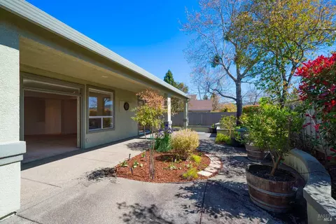 Exterior - 215 Red Mountain Dr, Cloverdale, CA 95425 photo 4 of 13