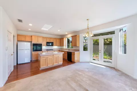 Kitchen - 215 Red Mountain Dr, Cloverdale, CA 95425 photo 2 of 5