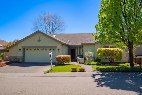 215 Red Mountain Dr, Cloverdale, CA 95425