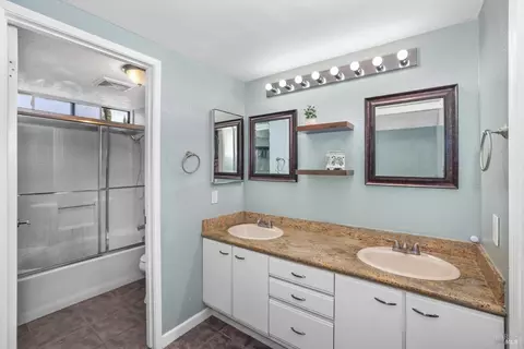 Bath - 2910 Cascade Ln, Fairfield, CA 94533 photo 1 of 2
