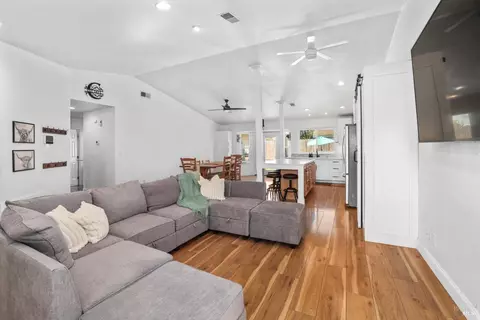 Living - 2910 Cascade Ln, Fairfield, CA 94533 photo 1 of 4