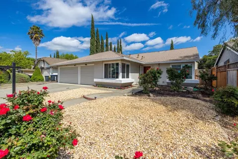 Exterior - 2910 Cascade Ln, Fairfield, CA 94533 photo 2 of 18