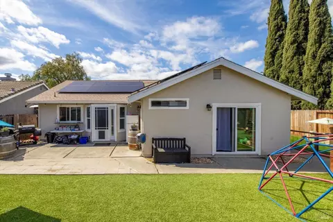 Exterior - 2910 Cascade Ln, Fairfield, CA 94533 photo 5 of 18