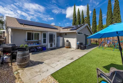 Exterior - 2910 Cascade Ln, Fairfield, CA 94533 photo 6 of 18