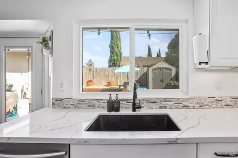 Kitchen - 2910 Cascade Ln, Fairfield, CA 94533 photo 5 of 5