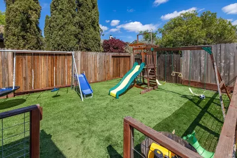 Exterior - 2910 Cascade Ln, Fairfield, CA 94533 photo 13 of 18