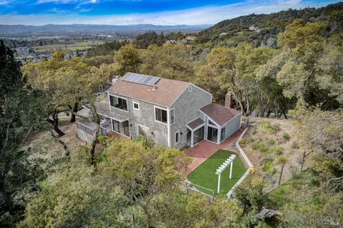 5354 Vista Grande Dr, Santa Rosa, CA 95403