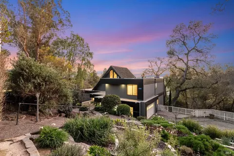 2581 Del Rosa Ave, Santa Rosa, CA 95409