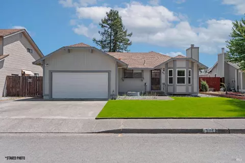 371 Sherry Dr, Ukiah, CA 95482