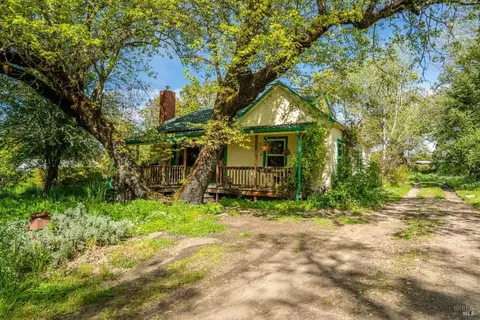21575 Locust St, Willits, CA 95490