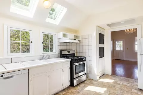 Kitchen - 141 Champlain Ave, Cloverdale, CA 95425 photo 3 of 4