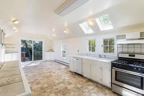 Kitchen - 141 Champlain Ave, Cloverdale, CA 95425 photo 4 of 4