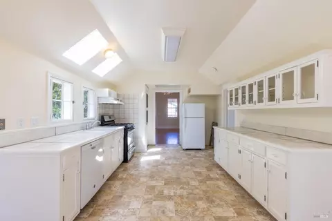 Kitchen - 141 Champlain Ave, Cloverdale, CA 95425 photo 1 of 4