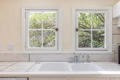 Bath - 141 Champlain Ave, Cloverdale, CA 95425 photo 1 of 2