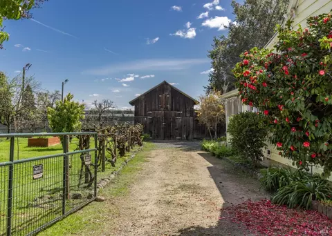 141 Champlain Ave, Cloverdale, CA 95425