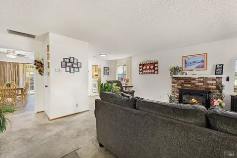 Living - 316 Pine Cir, Healdsburg, CA 95448 photo 4 of 4