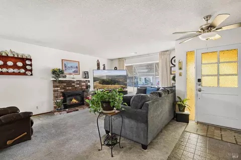Living - 316 Pine Cir, Healdsburg, CA 95448 photo 1 of 4