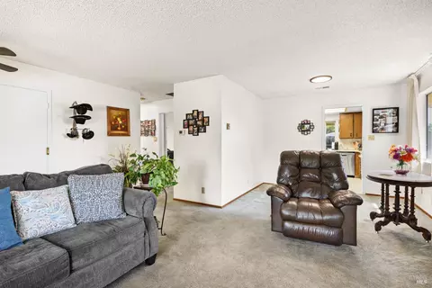 Living - 316 Pine Cir, Healdsburg, CA 95448 photo 2 of 4