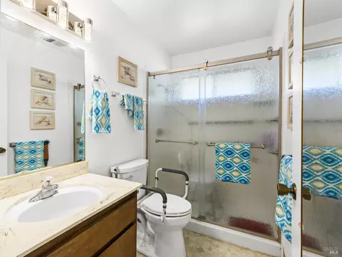 Bath - 316 Pine Cir, Healdsburg, CA 95448 photo 1 of 2