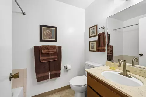 Bath - 316 Pine Cir, Healdsburg, CA 95448 photo 2 of 2