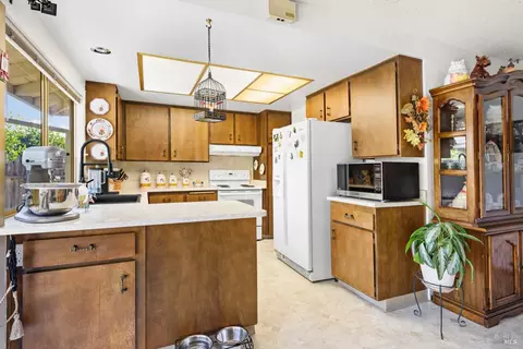 Kitchen - 316 Pine Cir, Healdsburg, CA 95448 photo 1 of 4