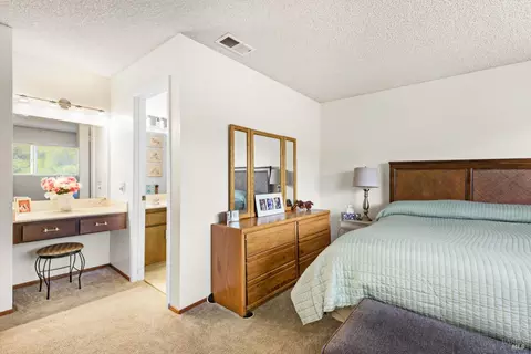 Bedroom - 316 Pine Cir, Healdsburg, CA 95448 photo 2 of 2
