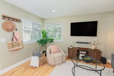 54 Trinity Dr, Novato, CA 94947 photo 9